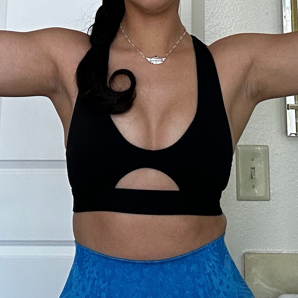 Gymshark Set Black Peek a Boo Sport Bra and Sweat Seamless Scult Shorts XS - Picture 4 of 8